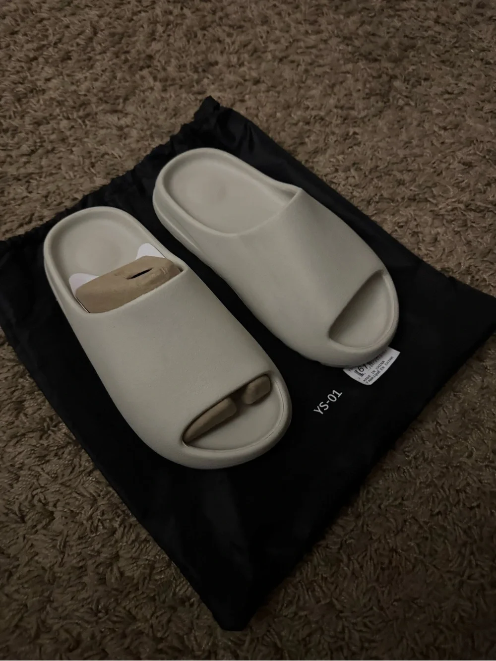 Cream YEEZY Slides BRAND NEW